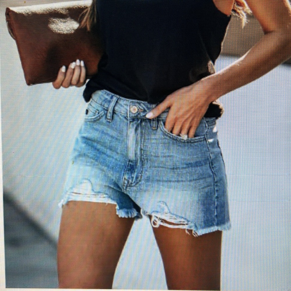 Kancan high rise distressed denim shorts EUC